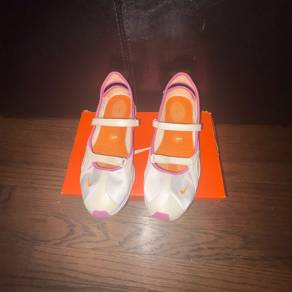 Nike court Nevis womens White Sneakers with Pink and Orange Accents